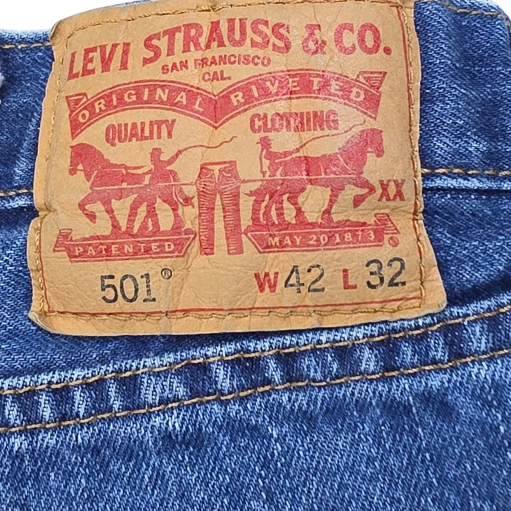 Levis 501 Original Fit Mens Blue Denim Jeans 42x32 Button Fly Medium Wash